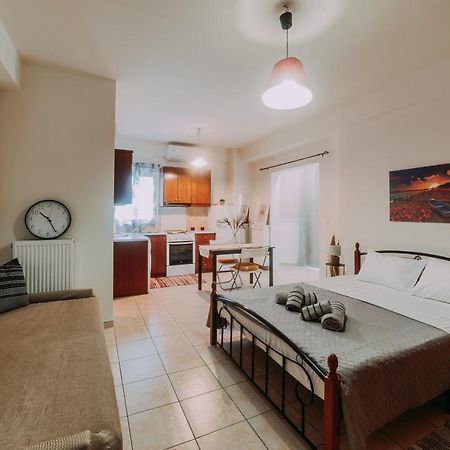 House In The Center Apartment Kalamata Bagian luar foto