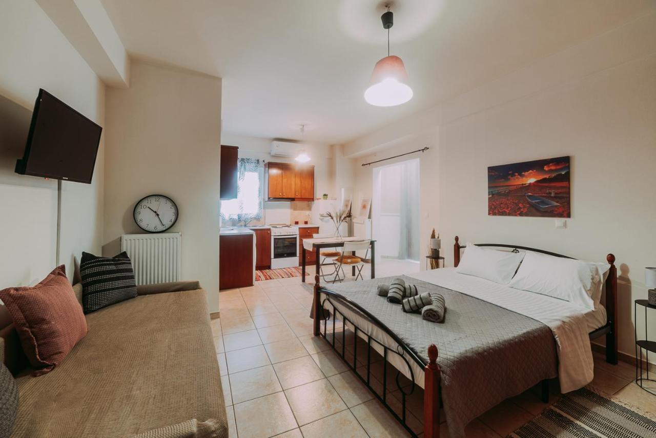 House In The Center Apartment Kalamata Bagian luar foto