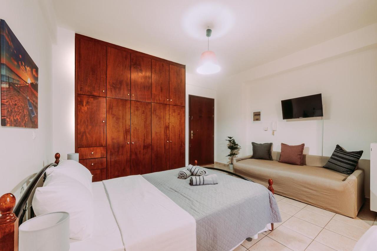 House In The Center Apartment Kalamata Bagian luar foto